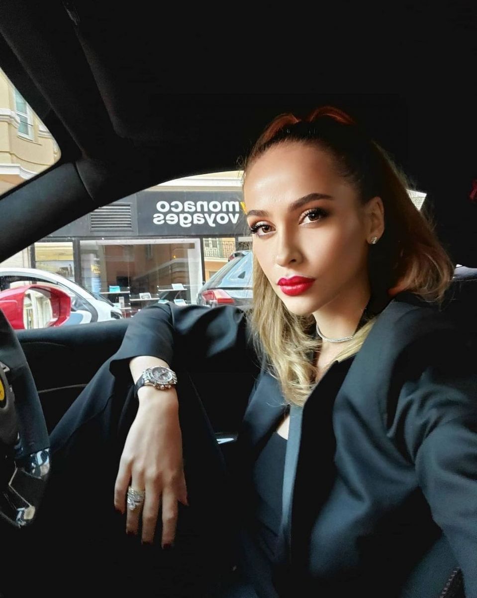 Лолита в червено